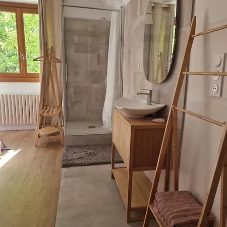Suite Zen Avec Coin Salon Et Vue Sur Jardin